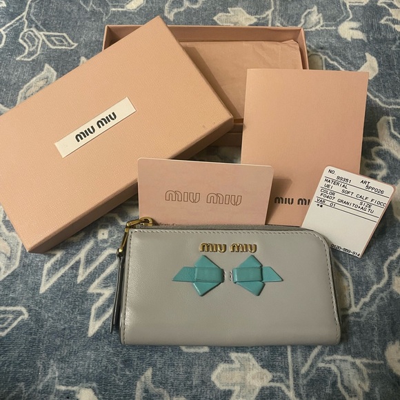 Miu Miu Gray and Blue Bow Wallet - Picture 1 of 12